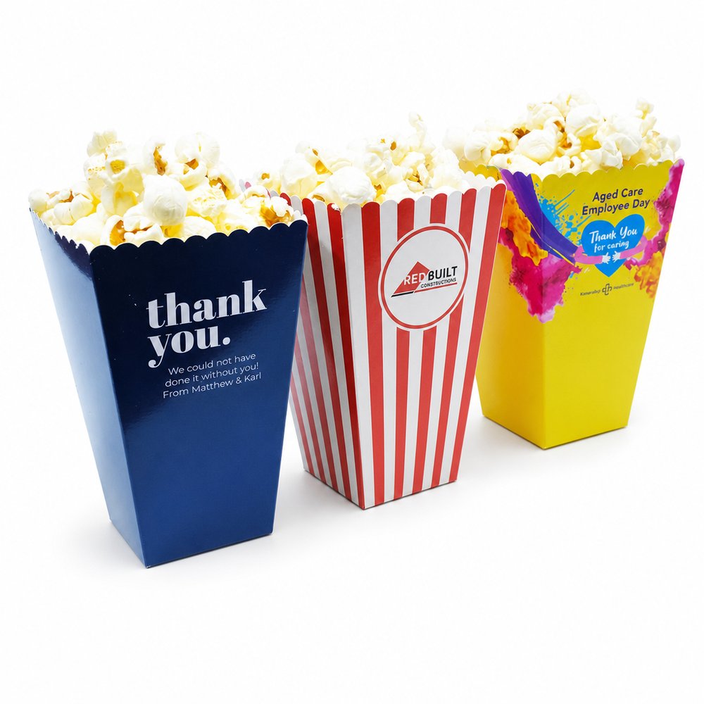 Personalisierte Popcorn-Box mit Süßigkeiten